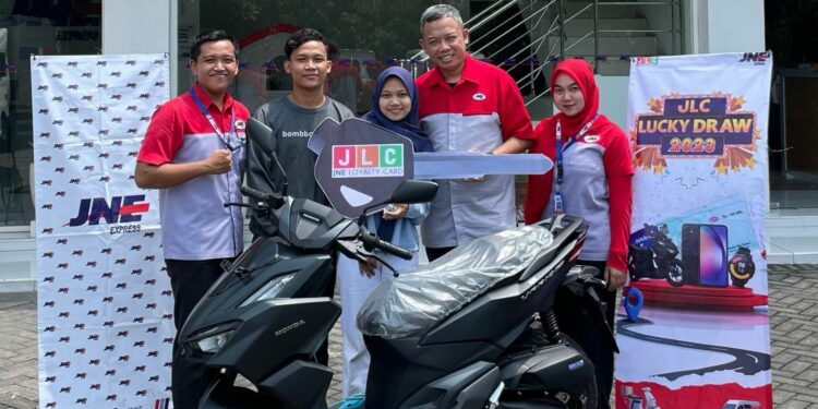 Pemenang Hadiah Utama JLC Lucky Draw 2023 Member Asal Pasuruan