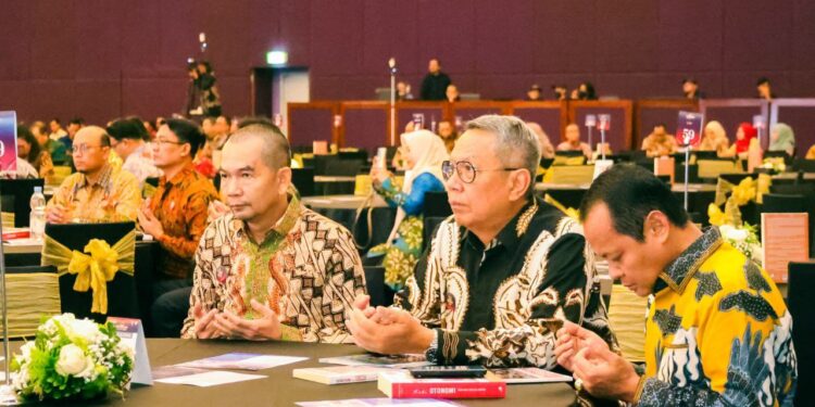 Wali Kota Tangsel Raih Penghargaan Top Pembina BUMD 2024