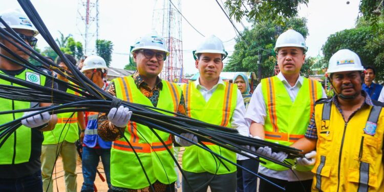 Pilar Gunting Kabel Optik di Sepanjang Jalan Parakan Raya, Kok Bisa?