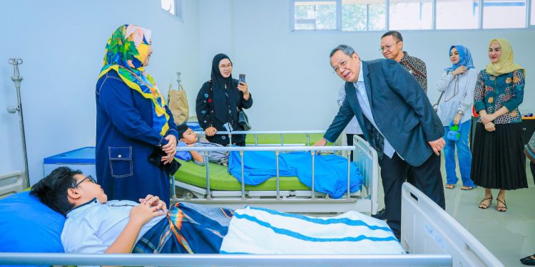 Kegiatan khitanan massal yang digelar oleh Dharma Wanita Persatuan (DWP) Kota Tangerang Selatan (Tangsel) di RSUD Pondok Aren pada Kamis (19/6/2025), dibanjiri peserta melebihi kuota yang ditentukan.