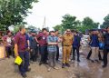 Wakil Wali Kota Tangerang Selatan Pilar Saga Ichsan memimpin langsung pembongkaran puluhan bangunan liar di Kawasan Roxy, Ciputat pada Senin (23/6/2025).