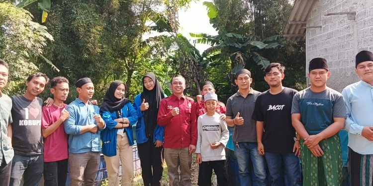 Universitas Pamulang (UNPAM) saat memberikan pembekalan pelatihan administrasi dan keuangan kepada Kelompok Tani di Desa Peusar Tangerang