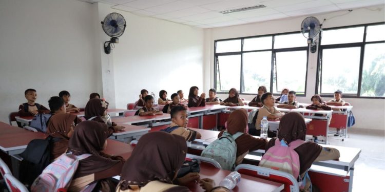 Ruang Kelas Siswa SDN Babakan 01 Tangsel