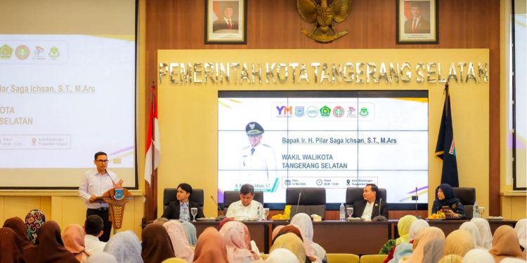 Pilar saat hadiri Seminar Parenting Nasional yang digelar Yatim Mandiri di Gedung Blandongan Puspemkot Tangerang Selatan.