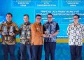 Wakil Walikota Tangsel saat terima penghargaan digitalisasi keuangan daerah terbaik dari BI.